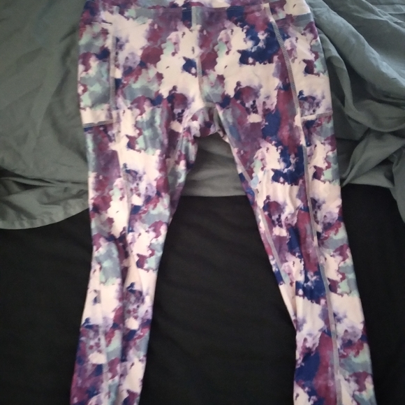 NWOT Bally Workout Capri - Picture 2 of 4